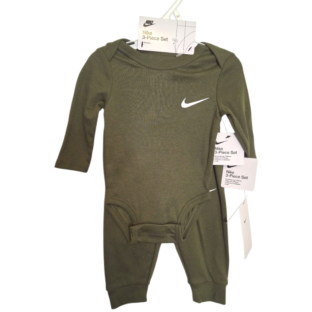 NWT Nike Infant 3 Piece Outfit 3 Months